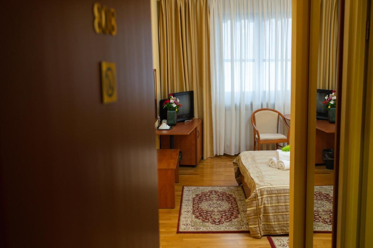 Hotel Fenyo Miercurea Ciuc Exterior foto