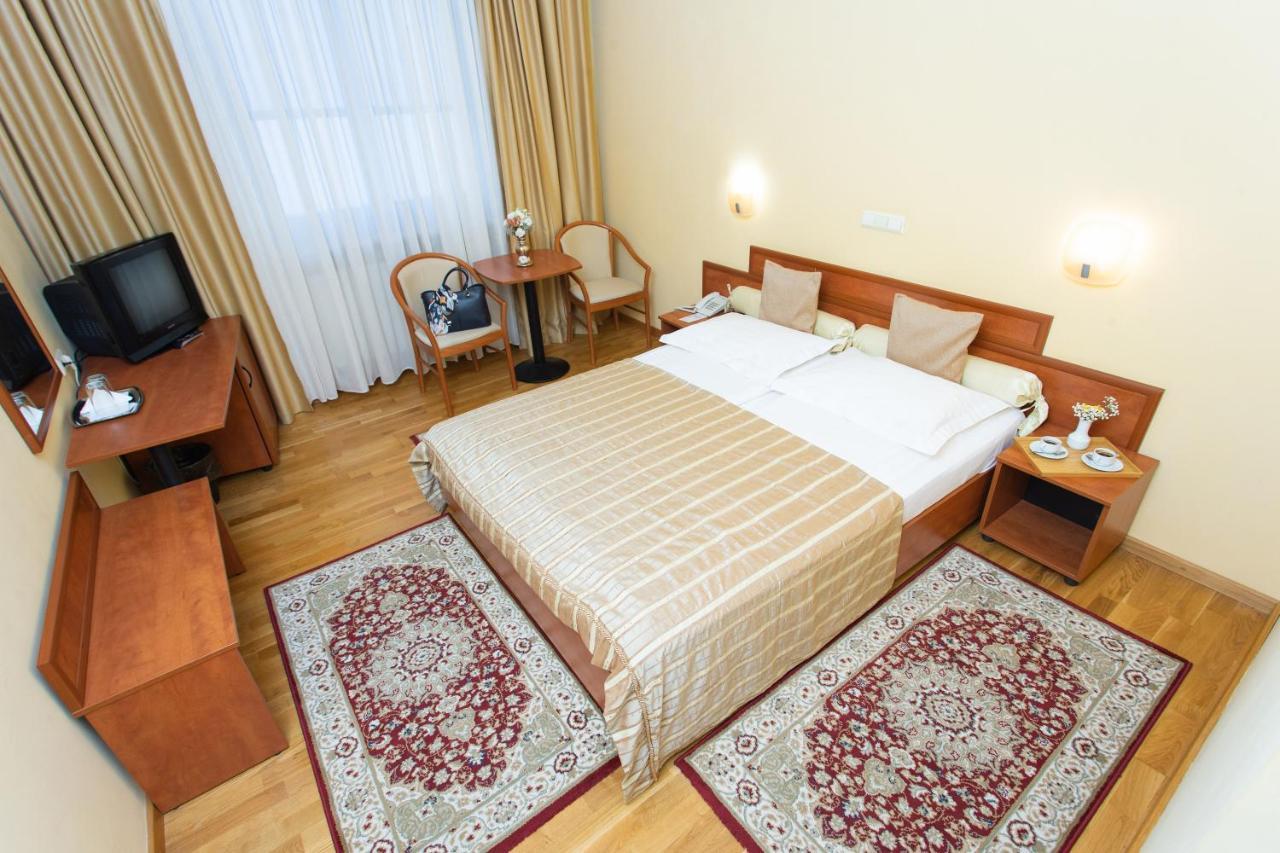 Hotel Fenyo Miercurea Ciuc Exterior foto
