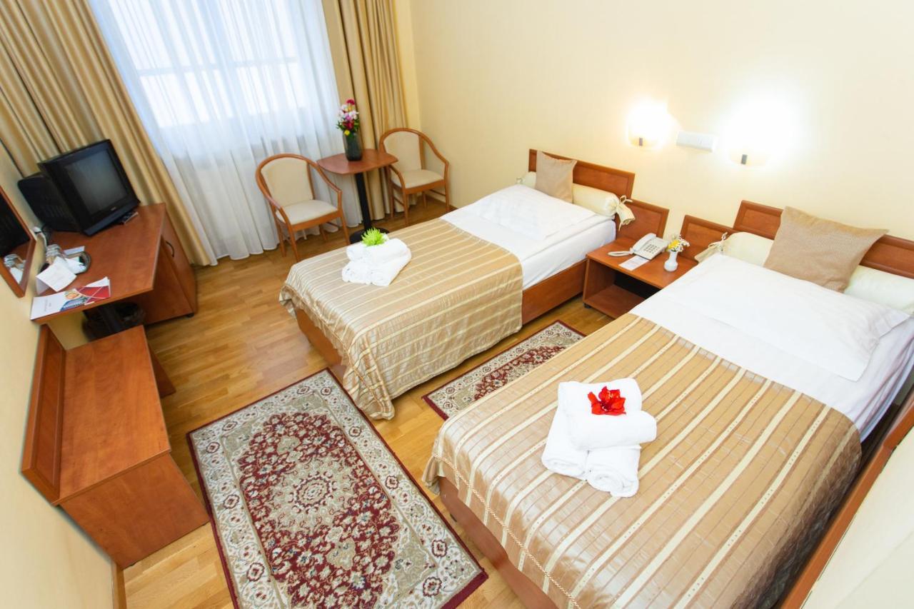 Hotel Fenyo Miercurea Ciuc Exterior foto