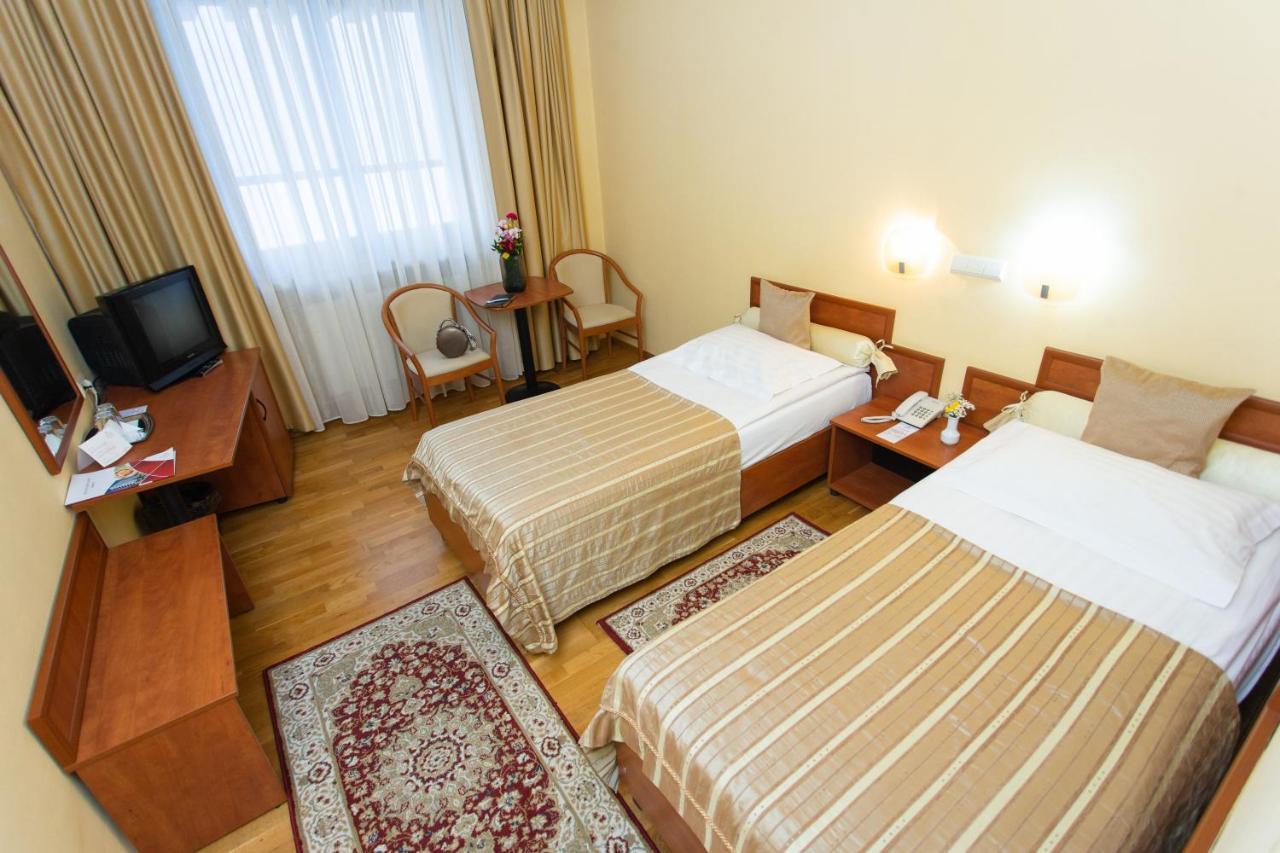 Hotel Fenyo Miercurea Ciuc Exterior foto