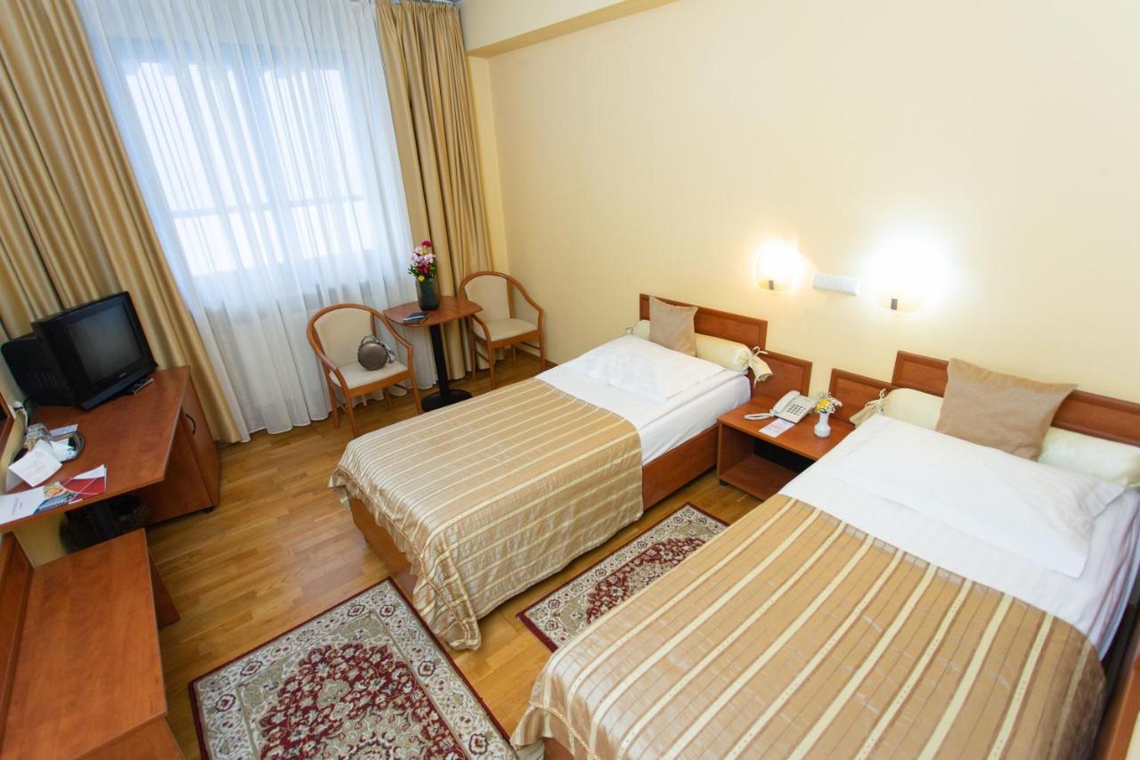 Hotel Fenyo Miercurea Ciuc Exterior foto