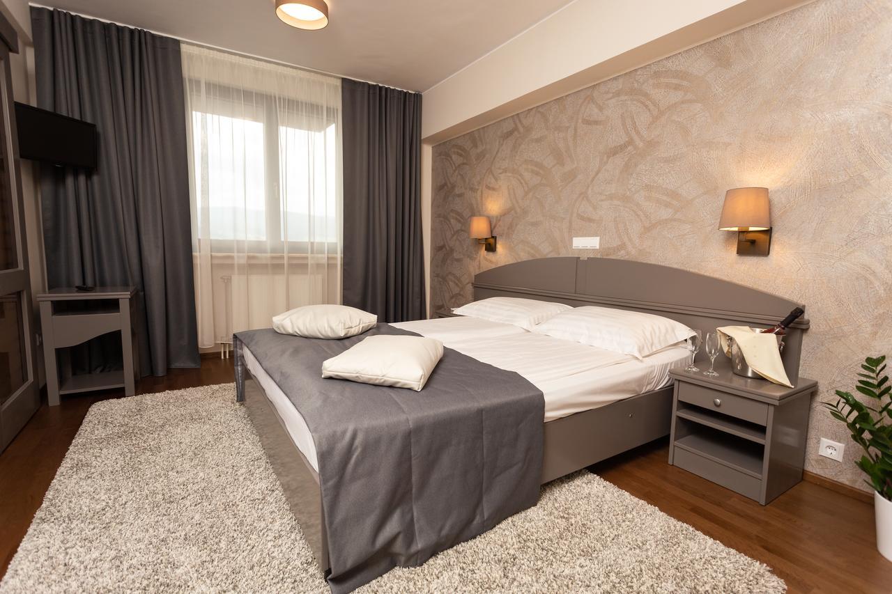 Hotel Fenyo Miercurea Ciuc Exterior foto